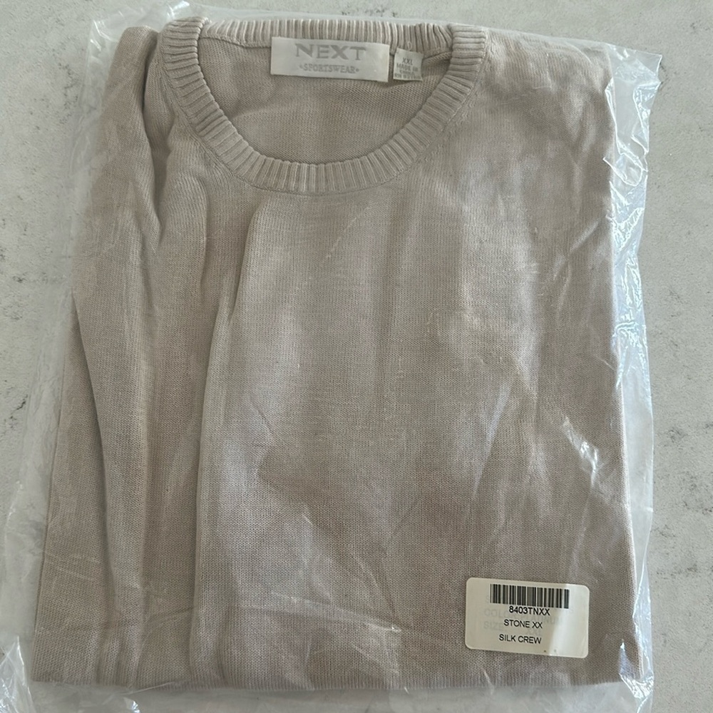 Next sportswear, crewneck, sweater in silk. Color stone.
